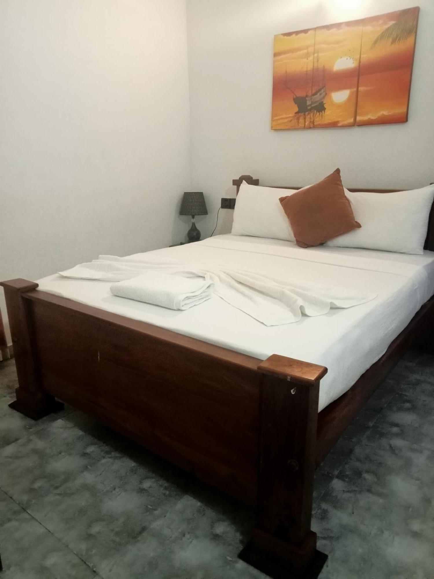 Oviniru Beach Hotel Negombo Dış mekan fotoğraf