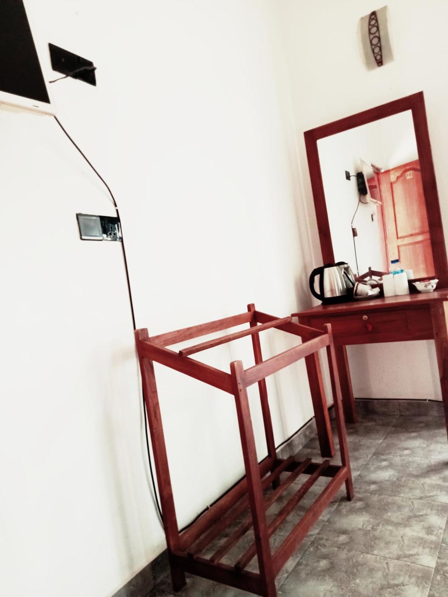 Oviniru Beach Hotel Negombo Dış mekan fotoğraf