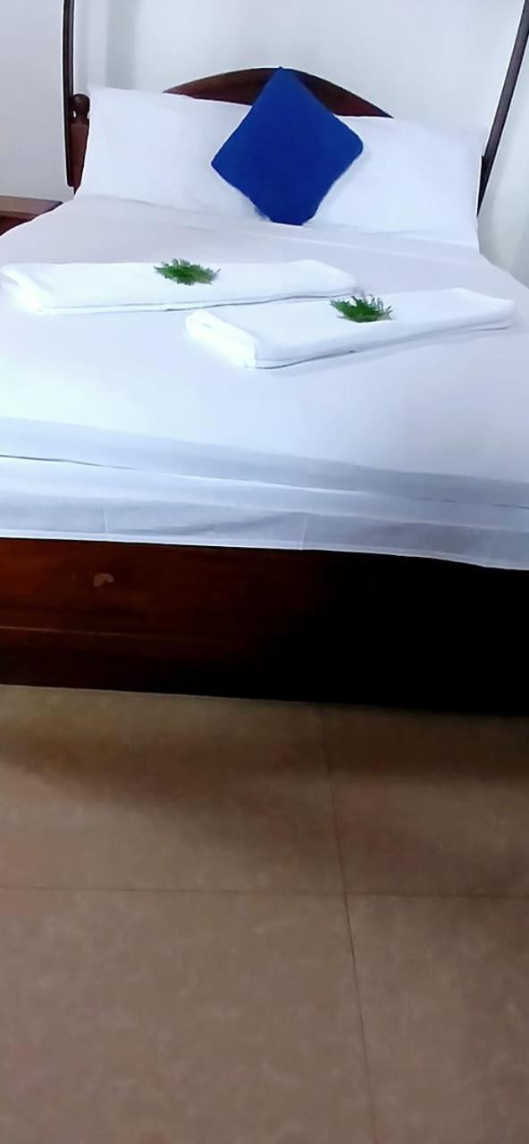 Oviniru Beach Hotel Negombo Dış mekan fotoğraf