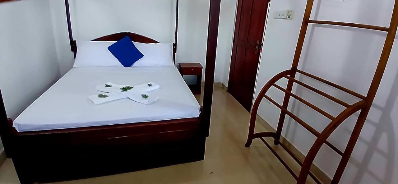 Oviniru Beach Hotel Negombo Dış mekan fotoğraf