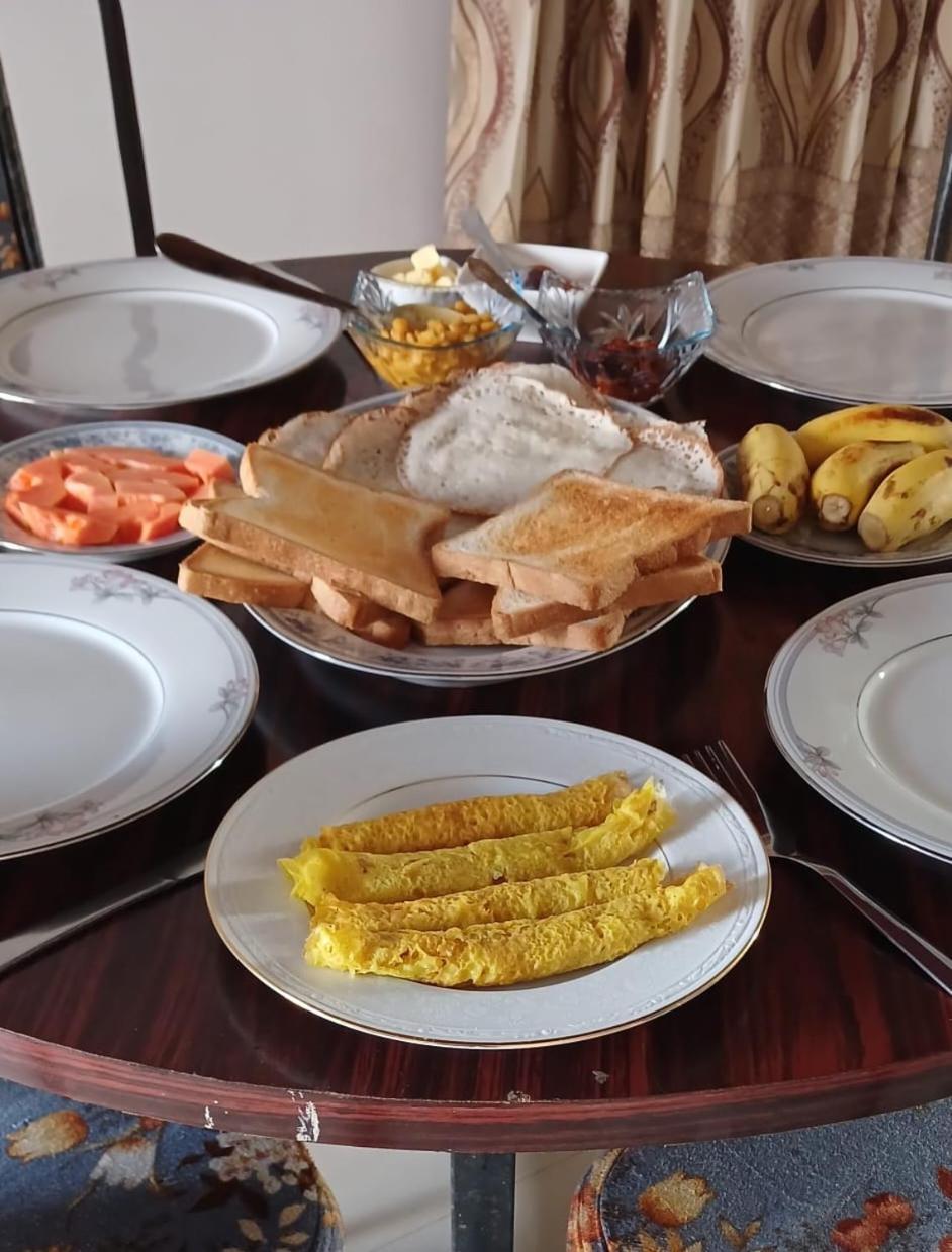 Oviniru Beach Hotel Negombo Dış mekan fotoğraf